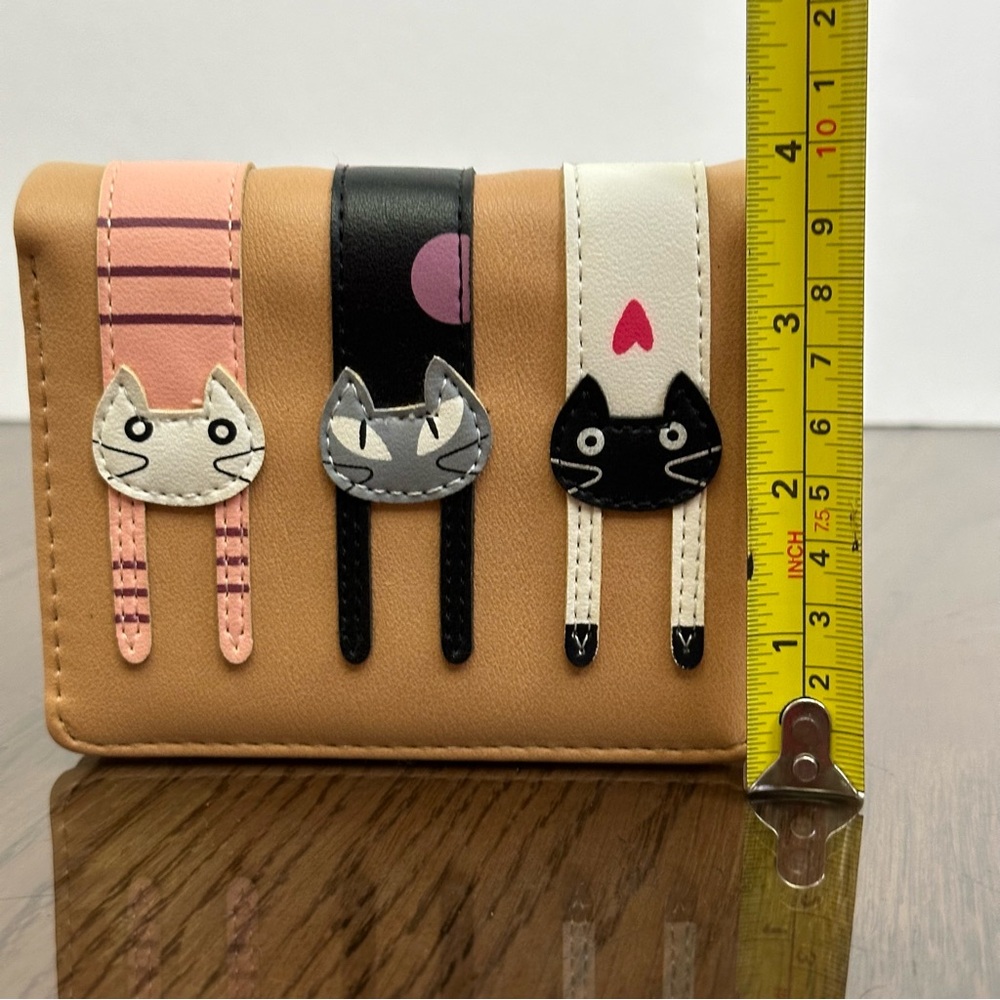 Cute and Quirky Leather-feel Cat Wallet - Picture 6 of 7
